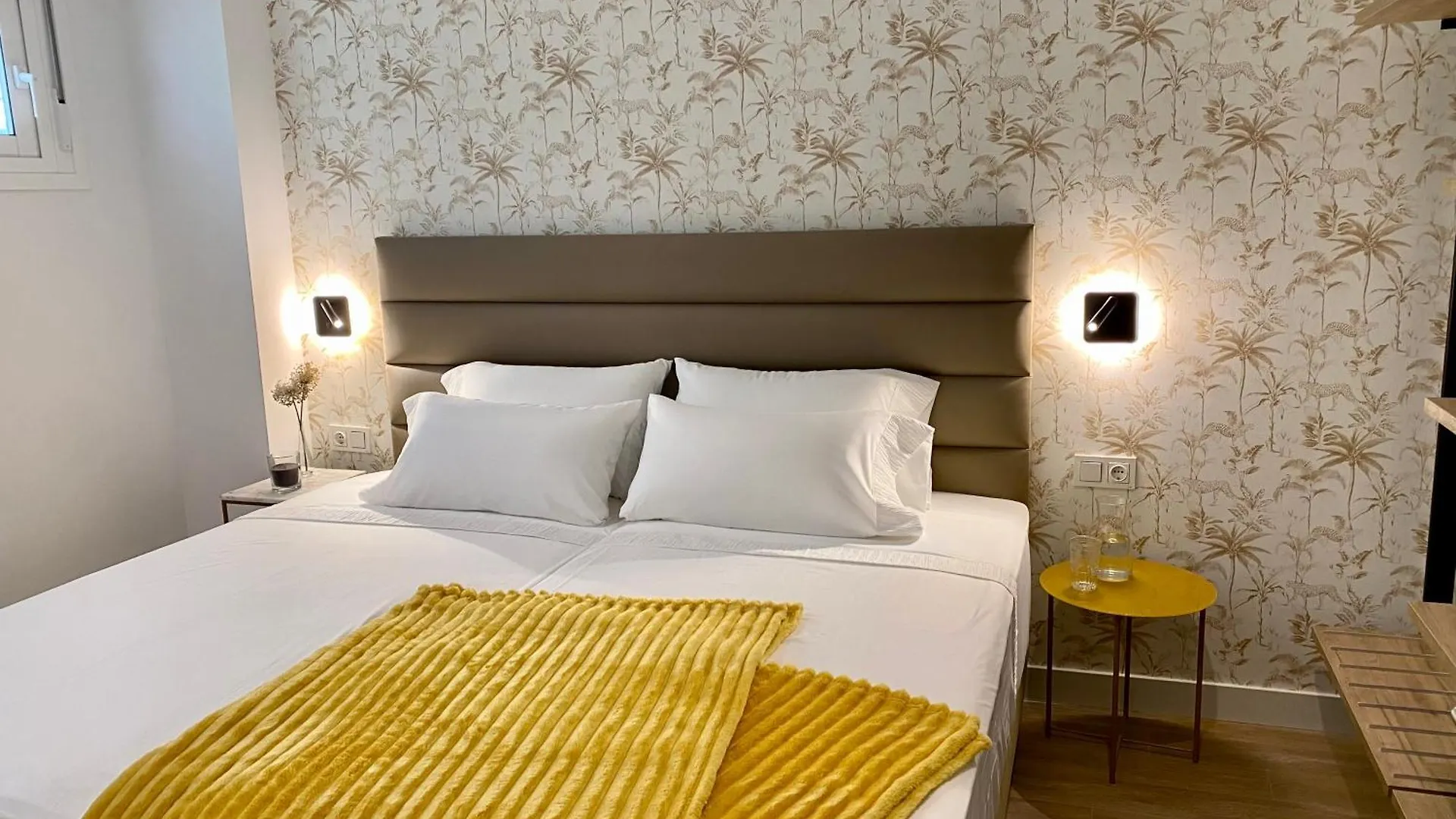 Caleyro Boutique Apartments - 